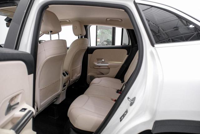 Photo of 2021 White Mercedes-Benz GLA 250