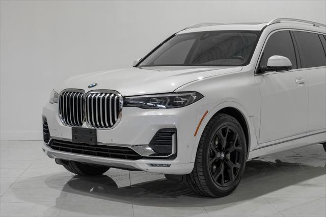 Photo of 2022 Mineral White Metallic BMW X7