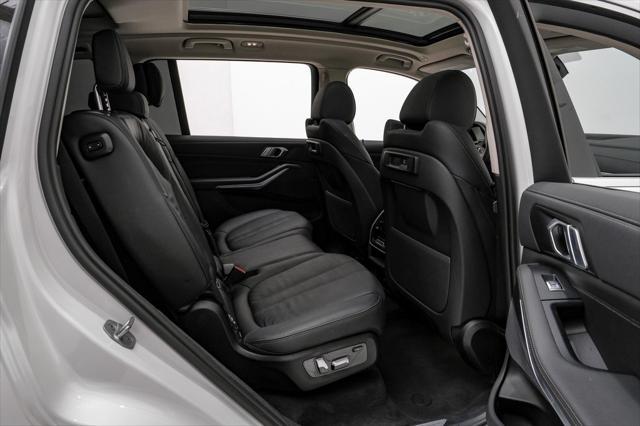 Photo of 2022 Mineral White Metallic BMW X7