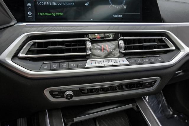 Photo of 2022 Mineral White Metallic BMW X7
