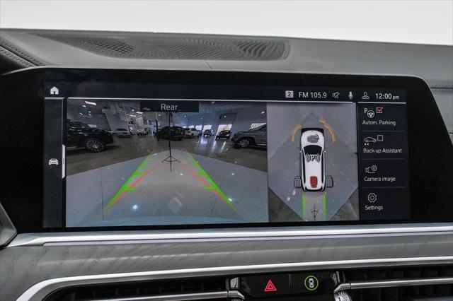 Photo of 2022 Mineral White Metallic BMW X7