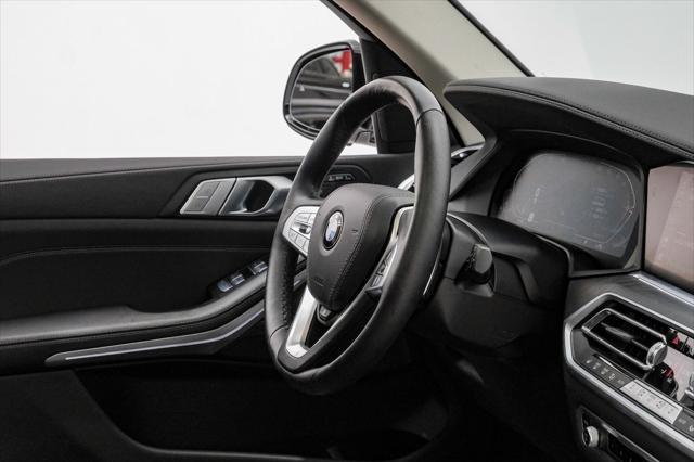 Photo of 2022 Mineral White Metallic BMW X7