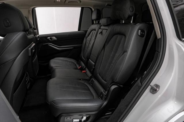 Photo of 2022 Mineral White Metallic BMW X7