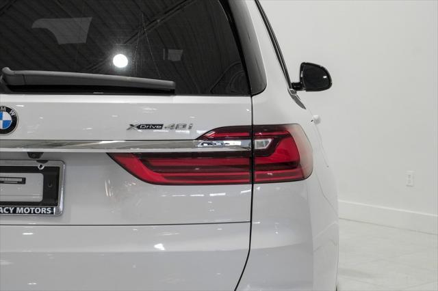 Photo of 2022 Mineral White Metallic BMW X7