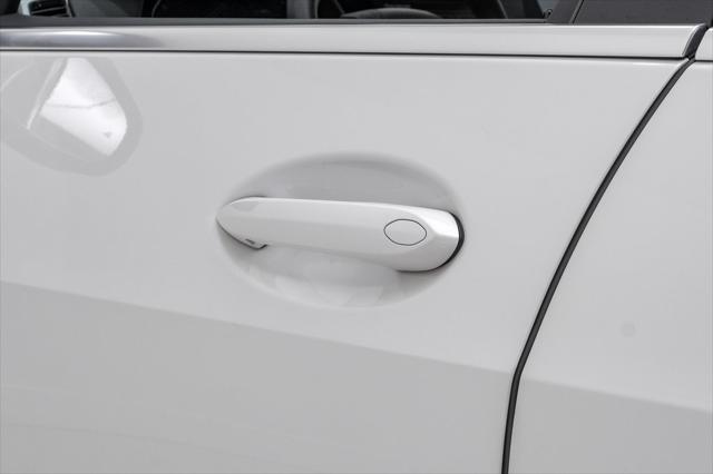 Photo of 2022 Mineral White Metallic BMW X7