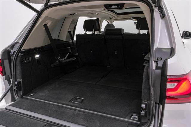 Photo of 2022 Mineral White Metallic BMW X7
