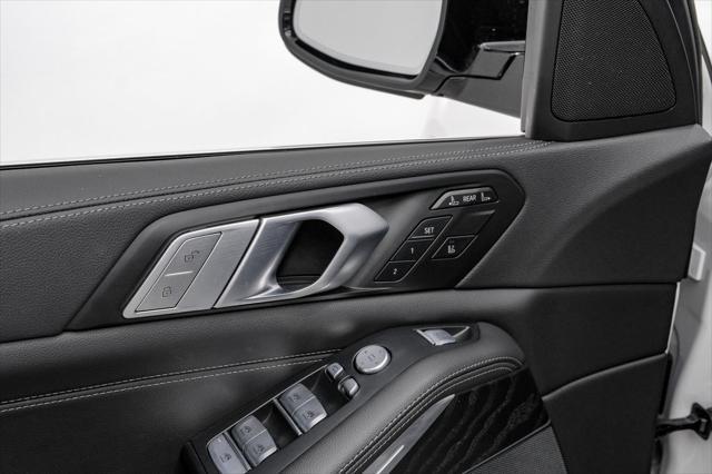 Photo of 2022 Mineral White Metallic BMW X7