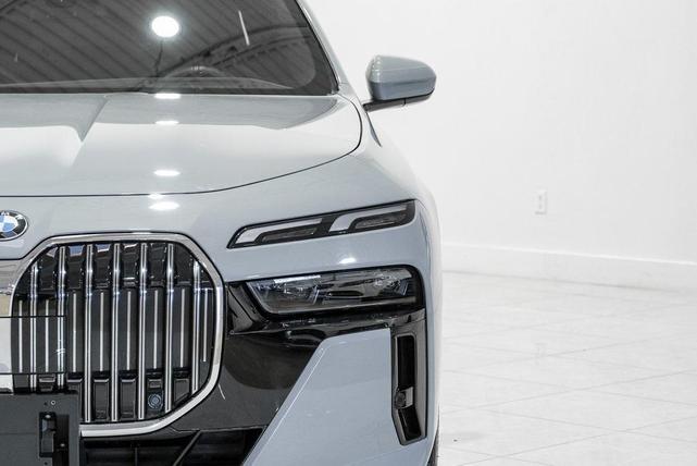 Photo of 2024 Gray BMW 740