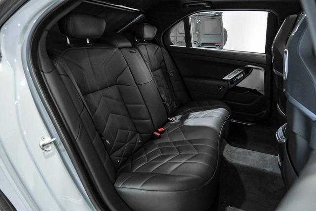 Photo of 2024 Gray BMW 740