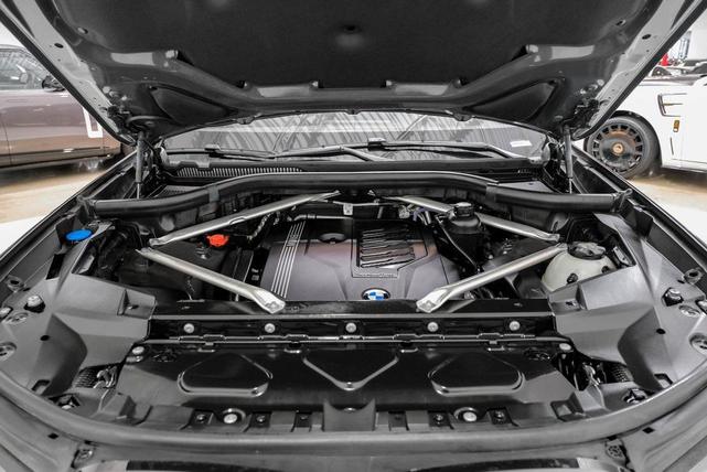 Photo of 2022 Dravit Grey Metallic BMW X7