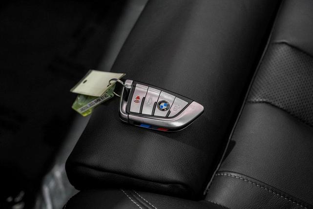Photo of 2022 Dravit Grey Metallic BMW X7