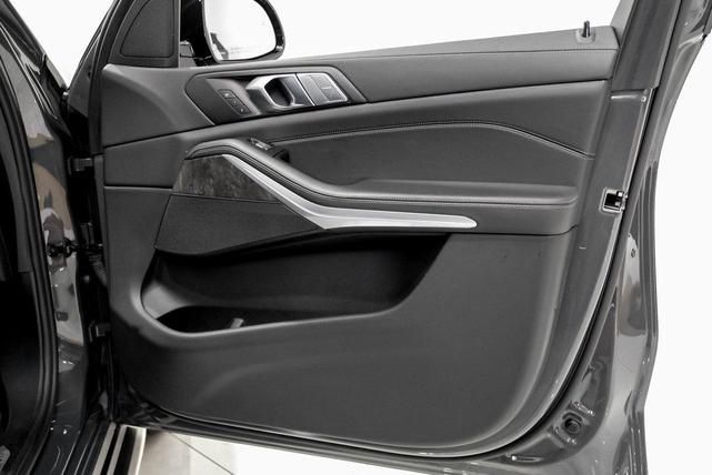Photo of 2022 Dravit Grey Metallic BMW X7