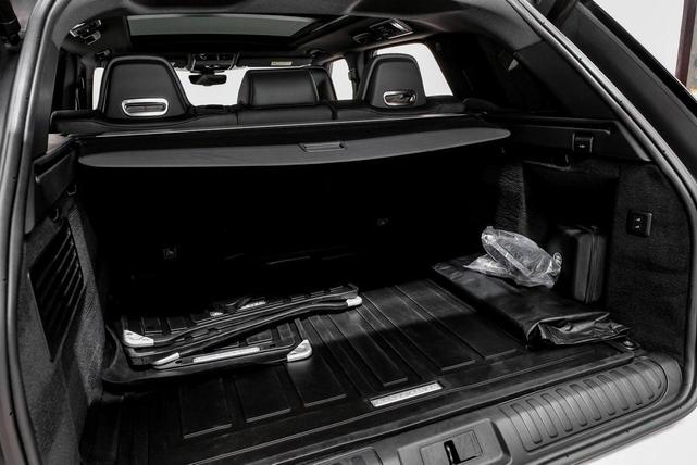 Photo of 2022 White Land Rover Range Rover Sport