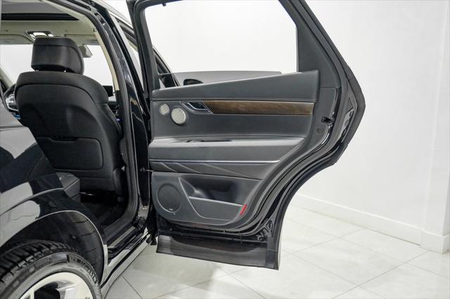 Photo of 2024 Vik Black Genesis GV80