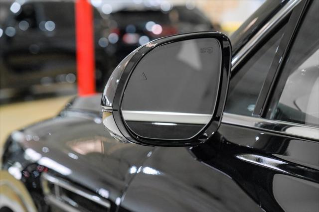 Photo of 2024 Vik Black Genesis GV80