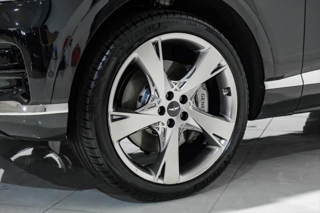Photo of 2024 Vik Black Genesis GV80