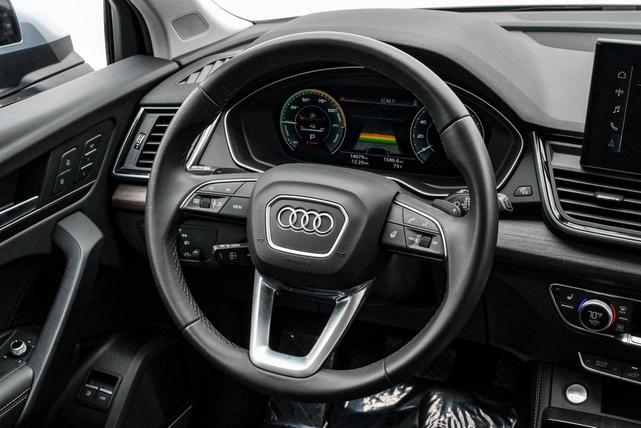 Photo of 2022 Silver Metallic Audi Q5 e