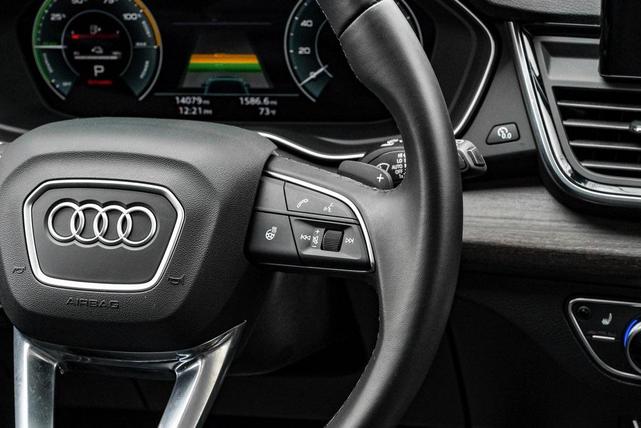 Photo of 2022 Silver Metallic Audi Q5 e