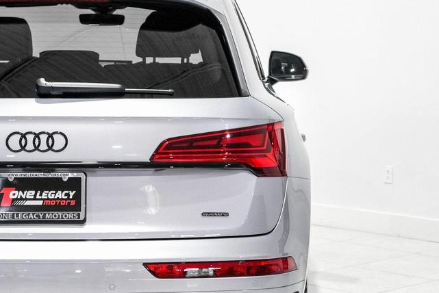 Photo of 2022 Silver Metallic Audi Q5 e