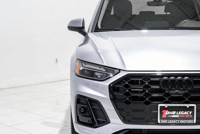 Photo of 2022 Silver Metallic Audi Q5 e