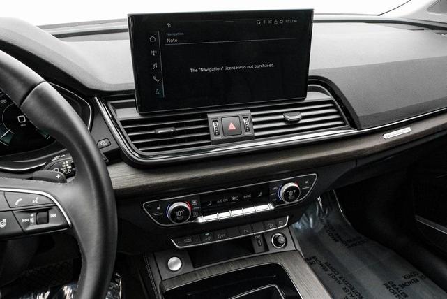 Photo of 2022 Silver Metallic Audi Q5 e