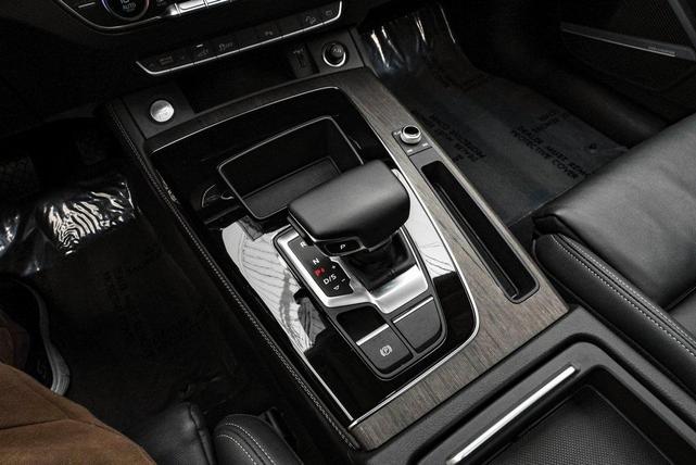 Photo of 2022 Silver Metallic Audi Q5 e