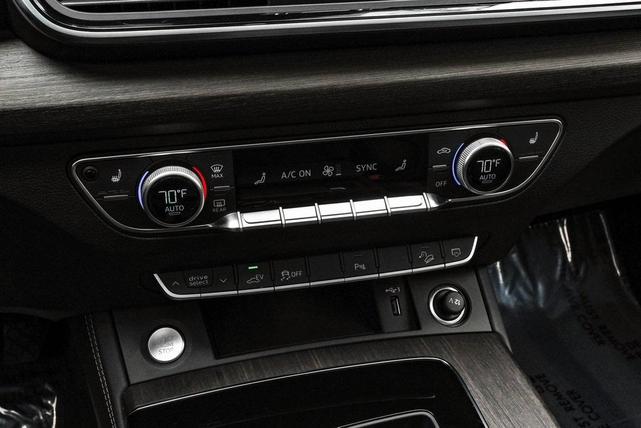 Photo of 2022 Silver Metallic Audi Q5 e