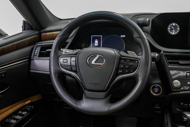 Photo of 2022 Iridium Lexus ES 300h