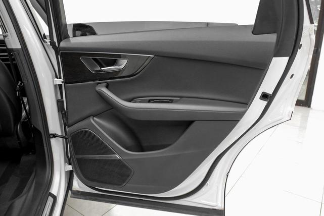 Photo of 2023 White Audi Q7