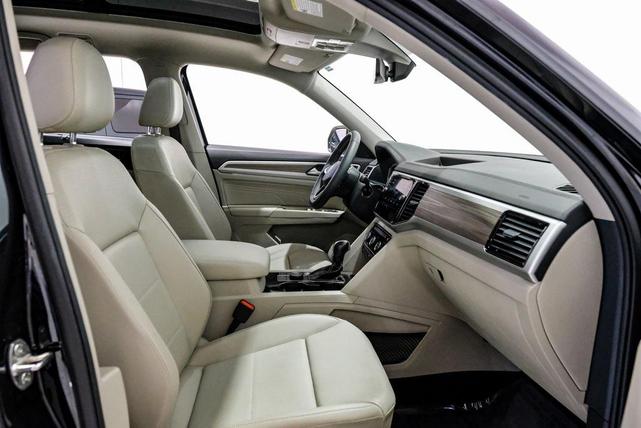 Photo of 2023 Deep Black Pearl Volkswagen Atlas