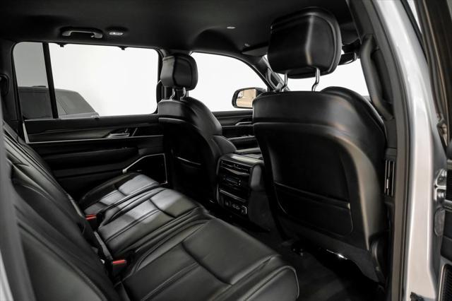 Photo of 2023 Silver Zynith Jeep Wagoneer