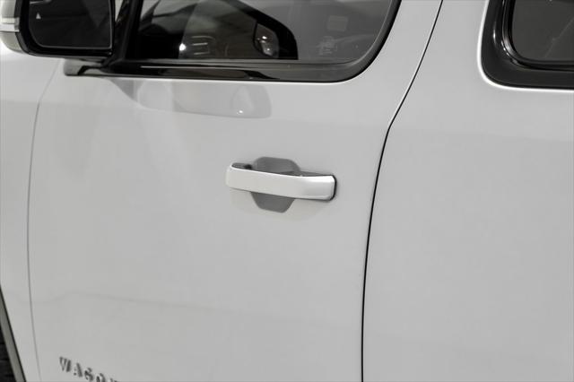 Photo of 2023 Silver Zynith Jeep Wagoneer