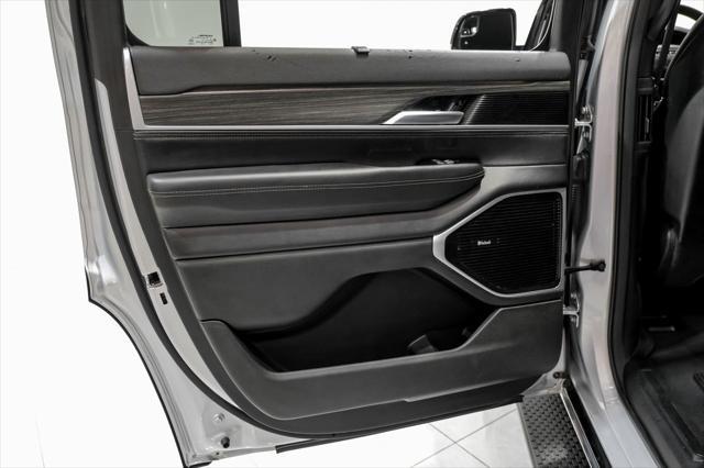 Photo of 2023 Silver Zynith Jeep Wagoneer