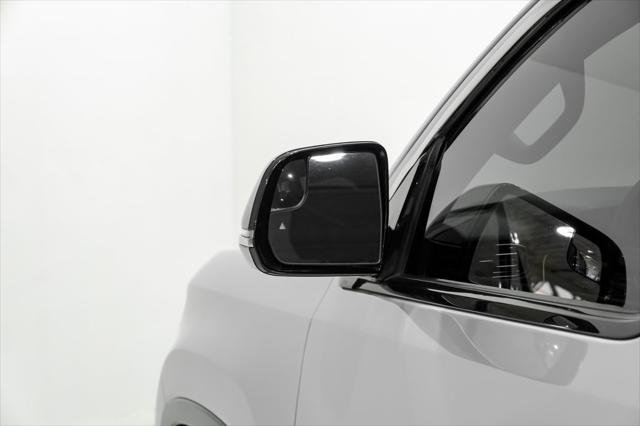 Photo of 2023 Silver Zynith Jeep Wagoneer
