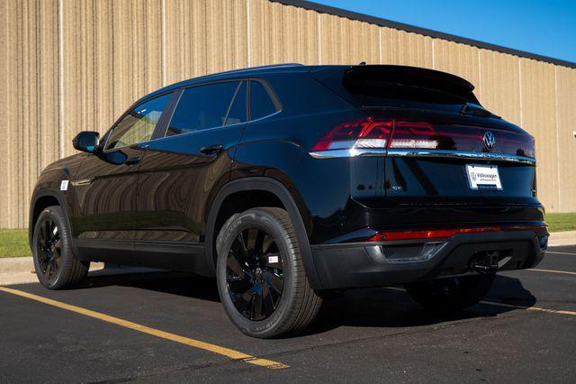 Photo of 2026 Deep Black Pearl Volkswagen Atlas Cross Sport