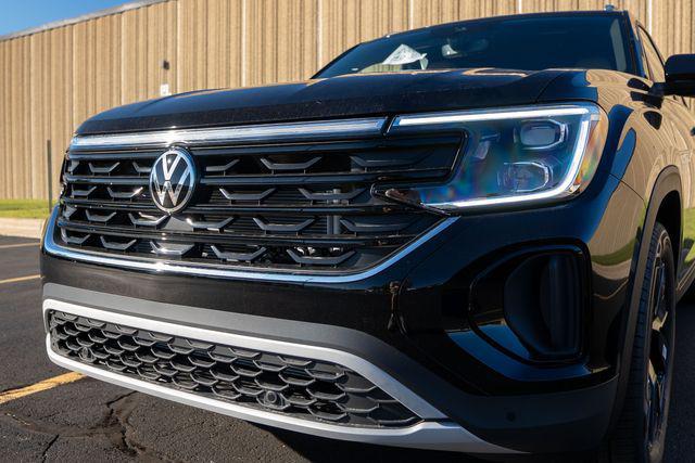 Photo of 2026 Deep Black Pearl Volkswagen Atlas Cross Sport