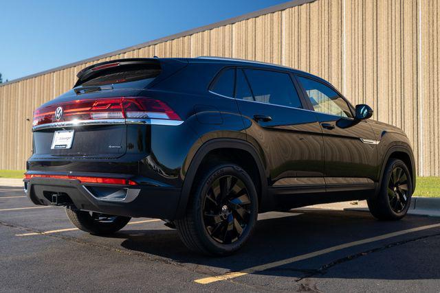 Photo of 2026 Deep Black Pearl Volkswagen Atlas Cross Sport