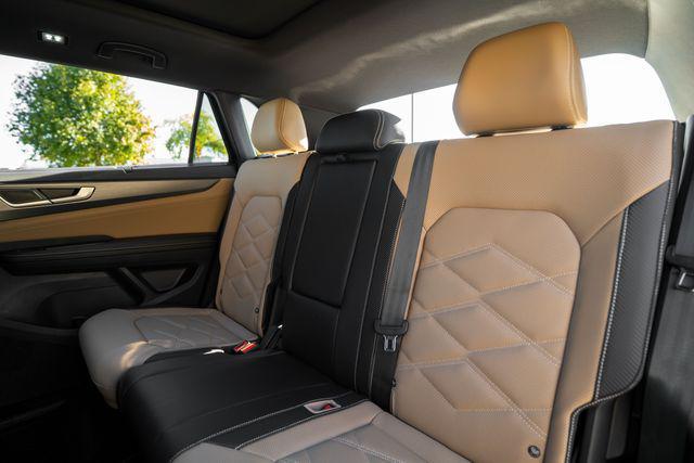 Photo of 2026 Deep Black Pearl Volkswagen Atlas Cross Sport