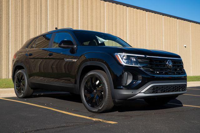 Photo of 2026 Deep Black Pearl Volkswagen Atlas Cross Sport