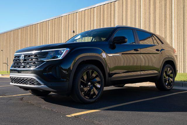 Photo of 2026 Deep Black Pearl Volkswagen Atlas Cross Sport