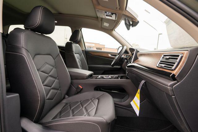 Photo of 2025 Avocado Green Pearl Volkswagen Atlas