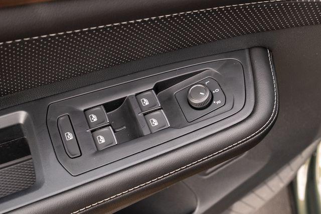 Photo of 2025 Avocado Green Pearl Volkswagen Atlas