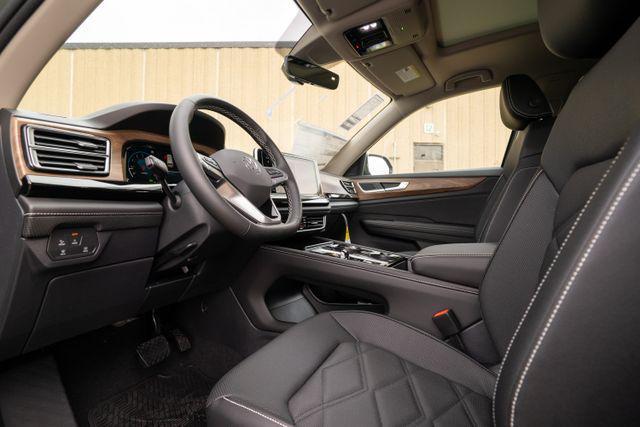 Photo of 2025 Avocado Green Pearl Volkswagen Atlas