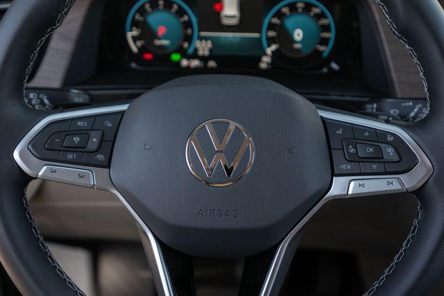 Photo of 2025 Silver Mist Metallic Volkswagen Atlas