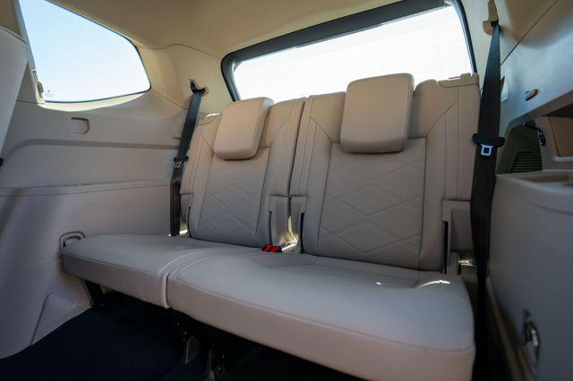 Photo of 2025 Silver Mist Metallic Volkswagen Atlas