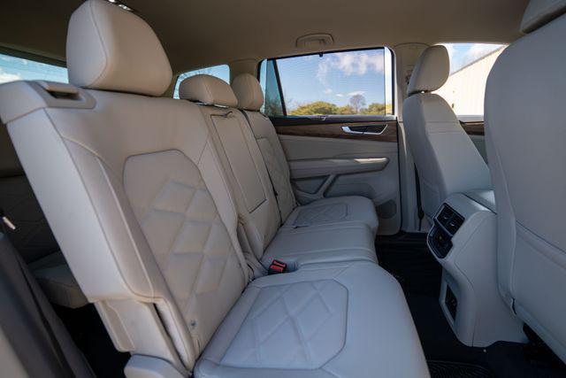Photo of 2025 Silver Mist Metallic Volkswagen Atlas