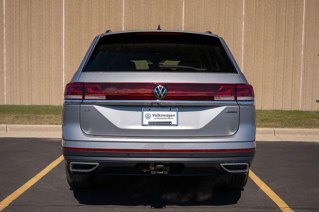 Photo of 2025 Silver Mist Metallic Volkswagen Atlas