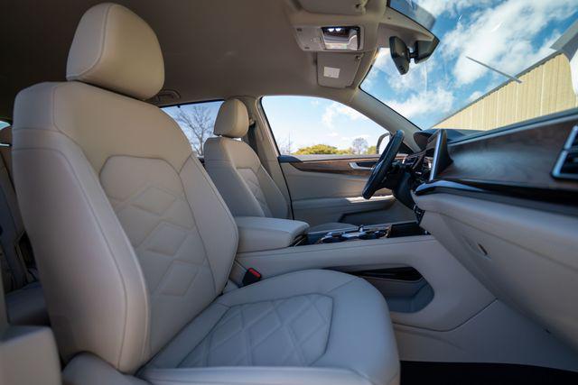Photo of 2025 Silver Mist Metallic Volkswagen Atlas