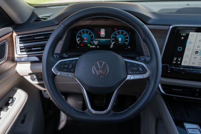Photo of 2025 Silver Mist Metallic Volkswagen Atlas