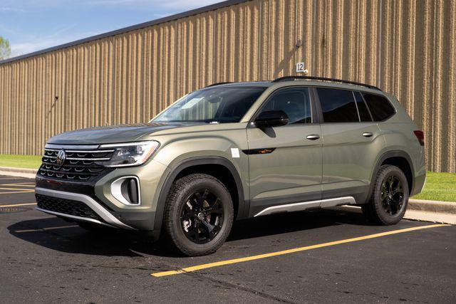 Photo of 2025 Avocado Green Pearl Volkswagen Atlas